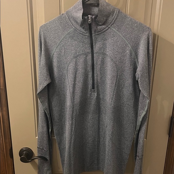 Lululemon Gray top - Picture 1 of 6